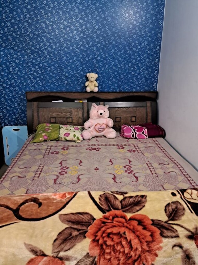 Bedroom, milap nagar 3 Bedroom 1200 Sq.Ft. Apartment In Milap Nagar Delhi 9853049