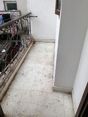 Balcony in 1 RK Builder Floor at Paryavaran Complex – for Rent