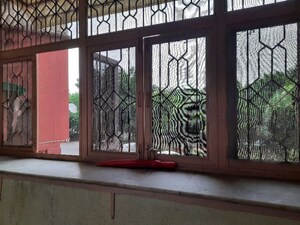 Room in 3 BHK Apartment at Sector 19 Dwarka – for Rent