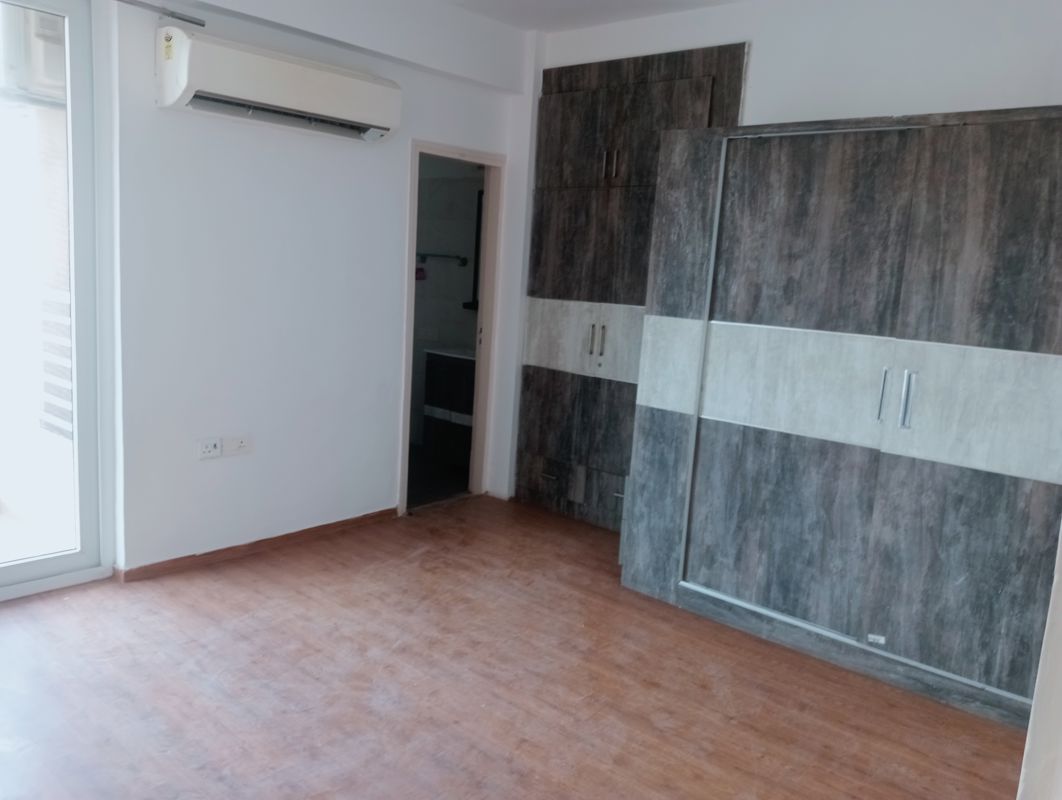 3 BHK + Servant Room Apartment For Rent in Tulip Orange