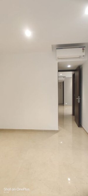 Room in 1 BHK Apartment at Hiranandani Regent Hill, Powai – for Rent