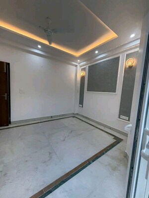 Room in 3 BHK Builder Floor at Sector 56 – for Rent