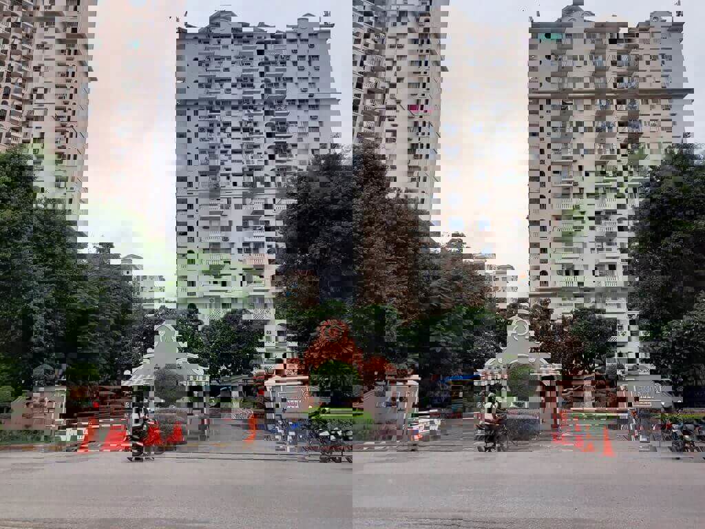 4 BHK 1750 Sq.Ft. Apartment in DLF The Wellington Estate