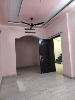 Room in 2 BHK Builder Floor at Sector 48 – for Rent