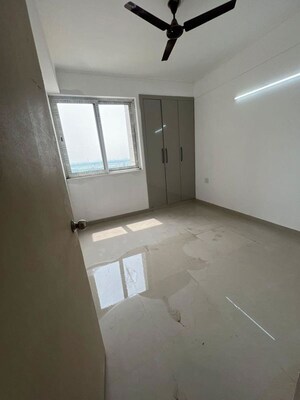 Room in 3 BHK Apartment at ATS Allure, Sector 22d Yamuna Expressway – for Rent