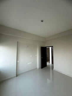 3 BHK + Servant Room Apartment For Rent in MG Road