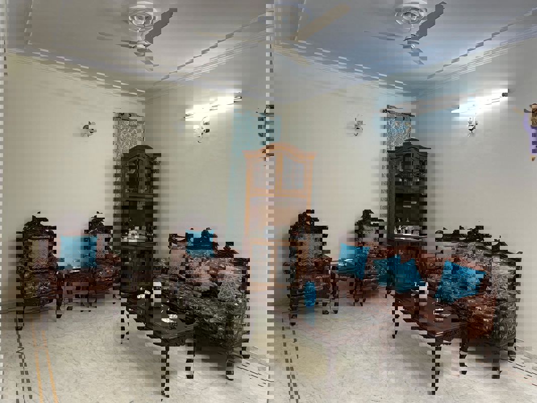 3.5 BHK + Pooja Room,Servant Room,Study Room,Extra Room Builder Floor For Sale in DLF Atria