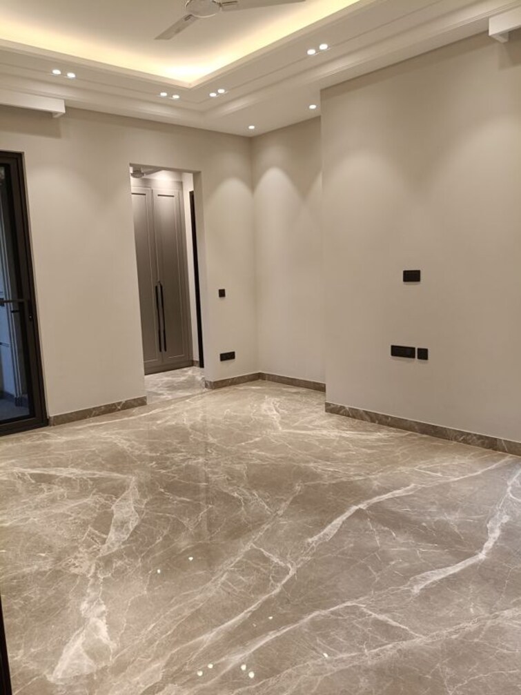 Room, new friends colony 6 Bedroom 508 Sq.Yd. Independent House In New Friends Colony Delhi 9892738