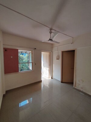 Room in 1 BHK Apartment at Tulshidham Complex, Thane West – for Rent