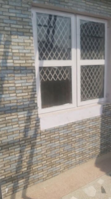 Bathroom in 1 RK Apartment at Mayur Vihar – for Rent