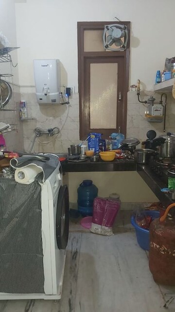 Master Bedroom in 1.5 BHK Builder Floor at Mayur Vihar – for Rent