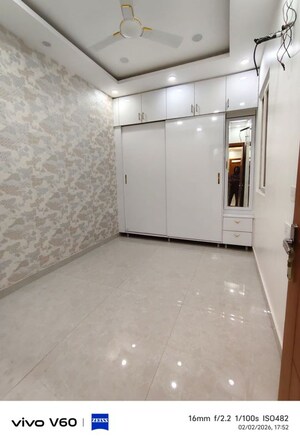 Room in 3 BHK Builder Floor at Kamras Apartment, Indrapuram – for Rent