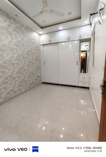 Room in 3 BHK Builder Floor at Kamras Apartment, Indrapuram – for Rent