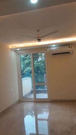 4 BHK + Pooja Room Builder Floor For Rent in Unitech South City II