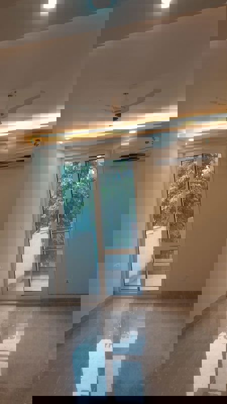 4 BHK + Pooja Room Builder Floor For Rent in Unitech South City II