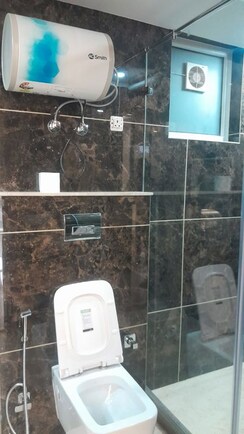 4 BHK + Pooja Room Builder Floor For Rent in Unitech South City II