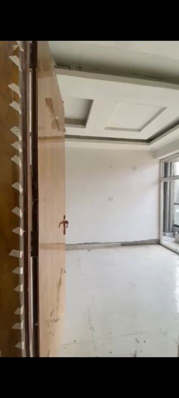 Room in 2 BHK Apartment at Knowledge Park V Greater Noida – for Sale