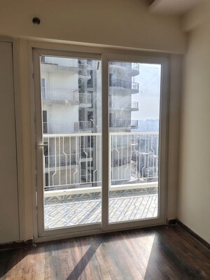 Room in 2.5 BHK Apartment at Saya Zenith, Ahinsa Khand 2 – for Rent