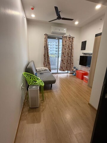 Living Room in 3.5 BHK Apartment at Amanora Gateway Towers, Hadapsar – for Sale