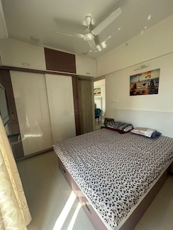 1 BHK + Extra Room Apartment For Rent in Ashar Metro Towers