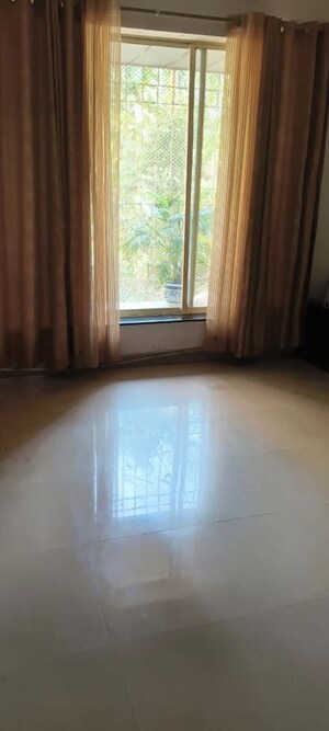 Room in 1 RK Apartment at Orchid Complex Gundecha, Kandivali East – for Rent