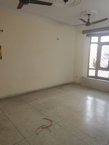 Room in 3 BHK Apartment at Sector 21c – for Rent