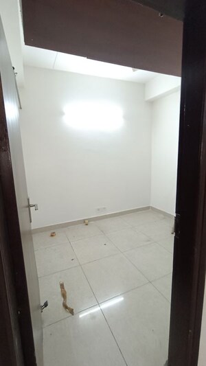 Room in 2 BHK Apartment at Ajnara Grand Heritage, Sector 74 – for Rent