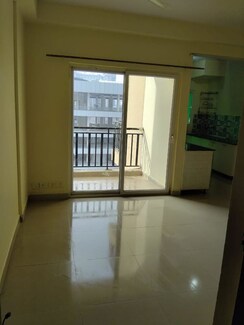 2.5 BHK Apartment For Rent in Aims Golf Avenue I