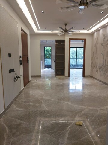 Room in 4 BHK Builder Floor at SS Southend Floors, South City 2 – for Rent