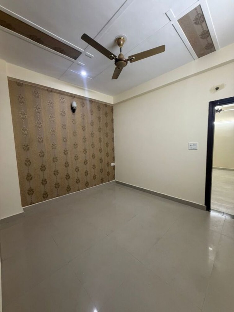 Room, sector 15 2 Bedroom 1100 Sq.Ft. Builder Floor In Sector 15 Gurgaon 9893879