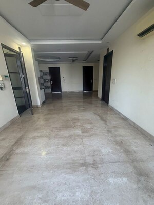 Room in 3 BHK Builder Floor at Sector 15 – for Rent