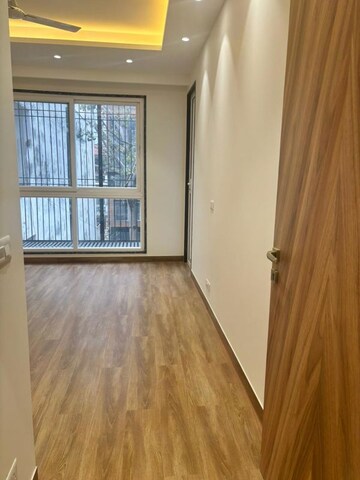 Room in 3 BHK Builder Floor at Dlf Phase ii – for Rent