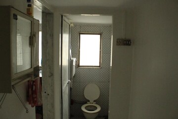 Bathroom in 1 BHK Apartment at Goregaon East – for Rent