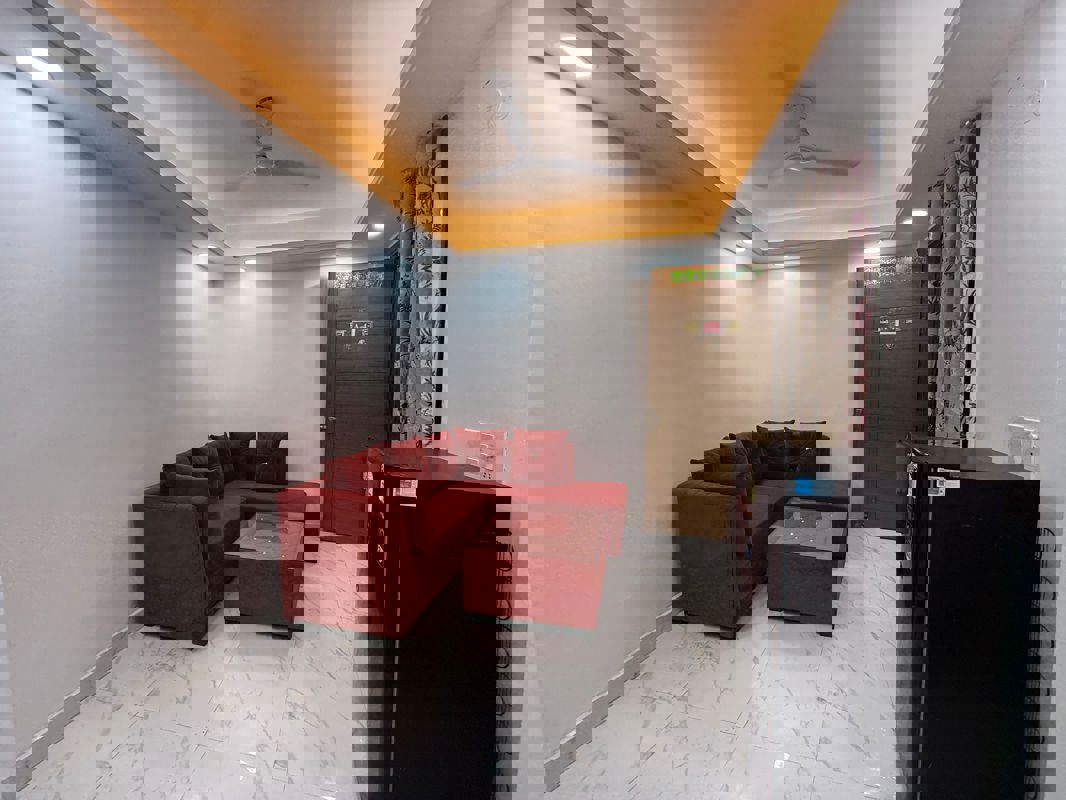 2 BHK Builder Floor For Rent in Saket