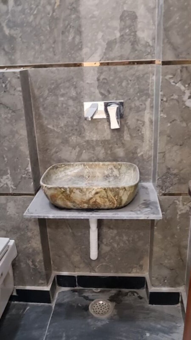 Bathroom, rohini sector 24 3 Bedroom 700 Sq.Ft. Builder Floor In Rohini Sector 24 Delhi 9894466