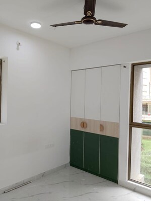 Room in 2 BHK Apartment at Raymond Ten X Habitat, Pokhran Road No Two – for Rent