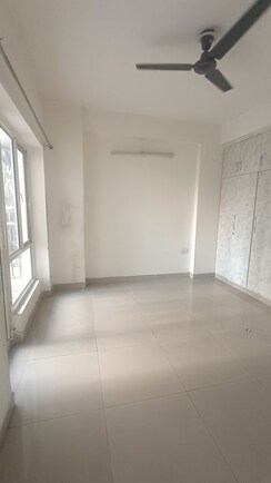 2 BHK Apartment For Rent in Mahagun Mywoods