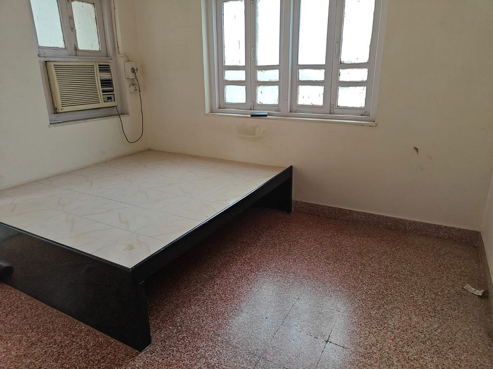 1 BHK + Pooja Room Apartment For Rent in Khar West