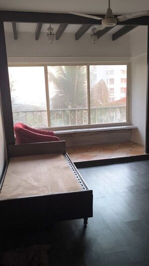 Furnished Amenities in 3 BHK Apartment at Bandra West – for Rent