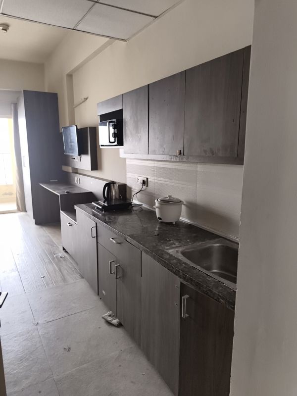 1 RkApartment For Rent in Paramount Oak