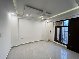 Room in 4 BHK Builder Floor at Vasant Kunj – for Rent