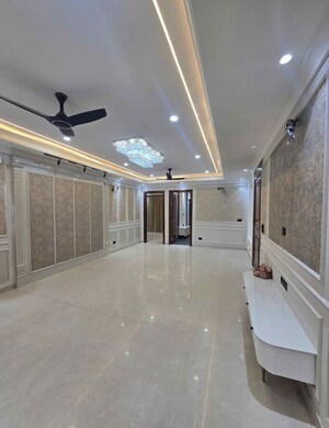 Balcony in 4 BHK Builder Floor at BPTP Amstoria Country Floor, Sector 102 – for Sale