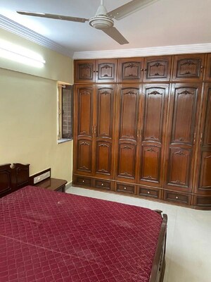 Bedroom in 2 BHK Apartment at Juhu – for Rent