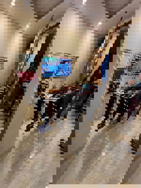 1 RkBuilder Floor For Rent in DLF City Phase III