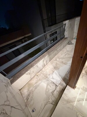 Balcony in 1 BHK Builder Floor at DLF City Phase III, Sector 24 – for Rent