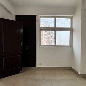 Room in 3 BHK Apartment at Supertech Cape Town, Sector 74 – for Rent