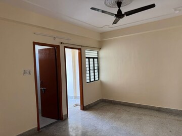 Room in 3 BHK Apartment at Bariatu – for Rent