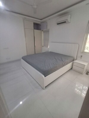 Room in 2 BHK Builder Floor at Hauz Khas – for Rent