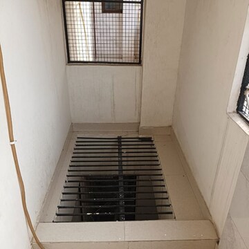 Staircase in 1 RK Apartment at Dlf City Phase 3 – for Rent