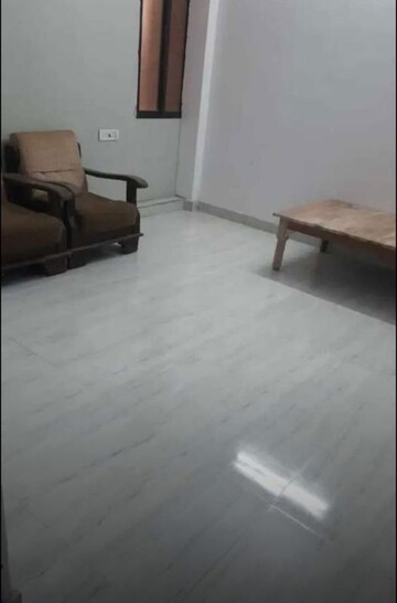 Room in  Office Space at Hazratganj – for Rent